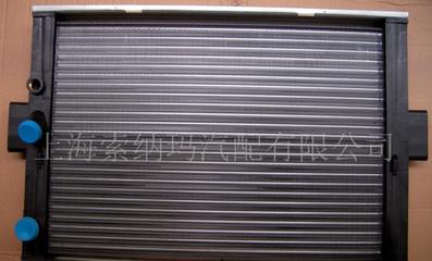 依维柯IVECO汽车水箱40（图）—— 机械设备中的关键冷却组件